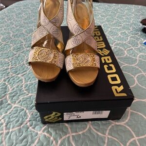 Rocawear Women's White and Gold Wedges